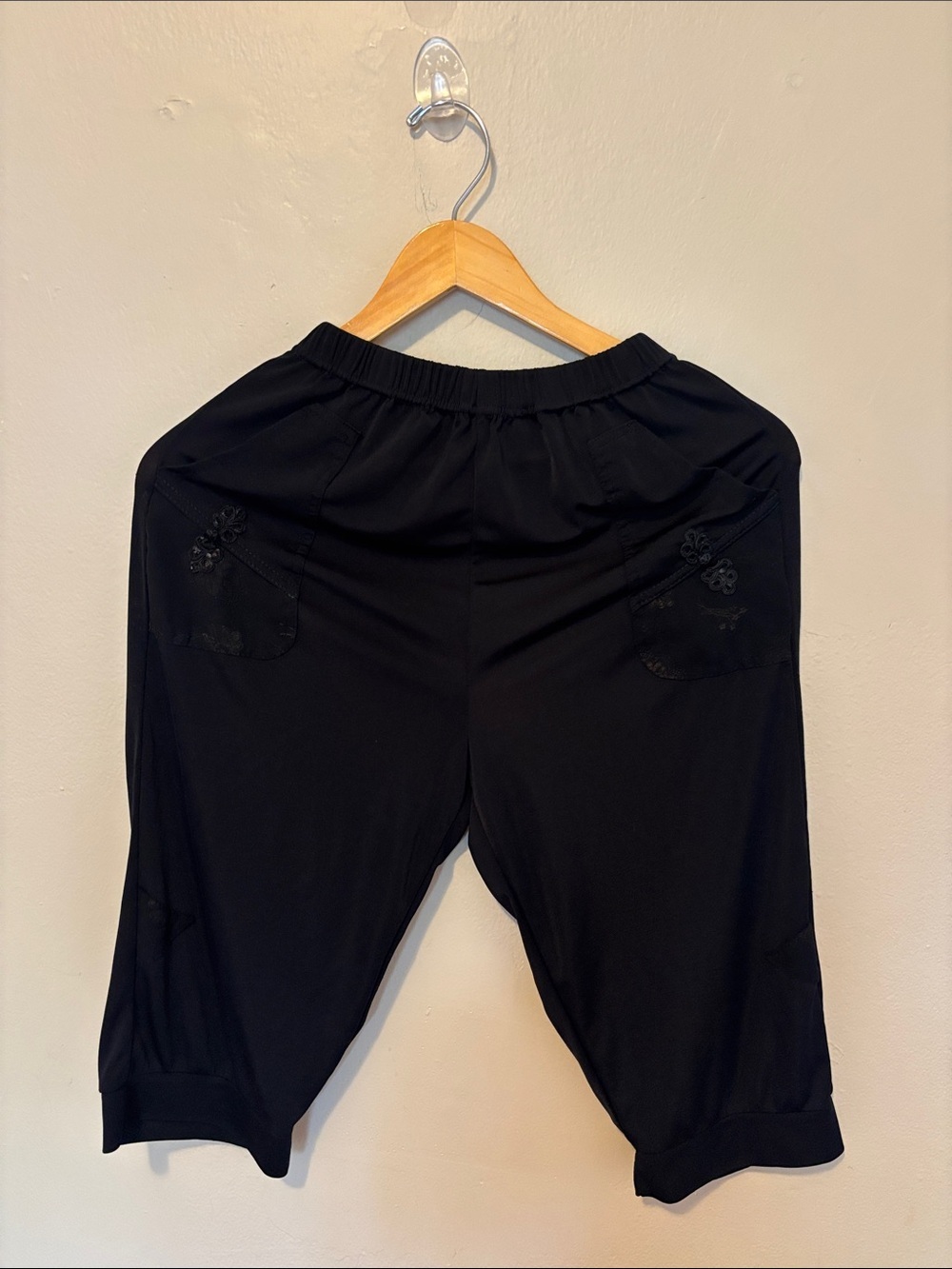 Black Elastic-Waist Cropped Pants